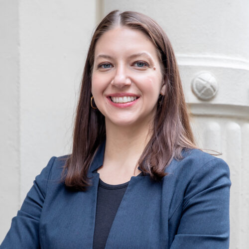 Headshot of Lauren Hartley