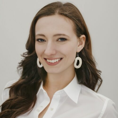 Headshot of Isabel MacCay
